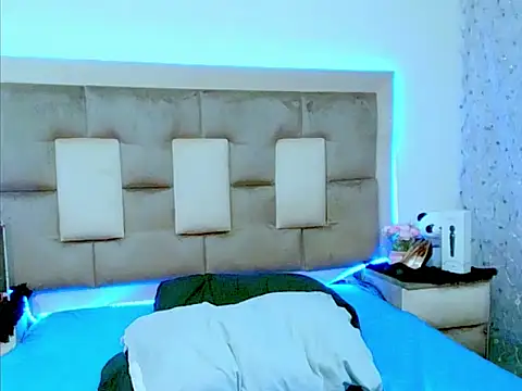 indiantopaz694u's Live XXX Chat