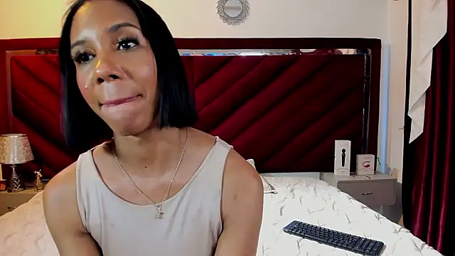 Chat XXX en directo de Zara-Roux