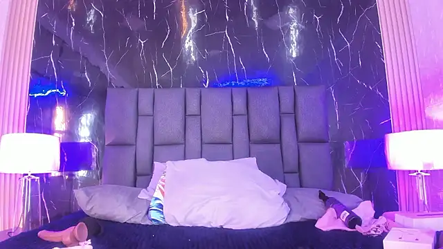 BustyGlow: онлайн-секс-чат