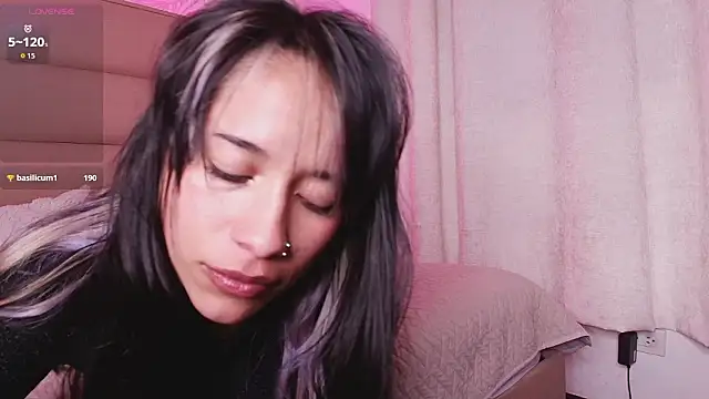 monserrat_towers Adlı Modelin Web Kamerası Şovu