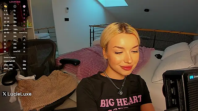 Онлайн чат XXX LucieLuxe