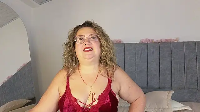 Онлайн чат XXX CurvyRosse_