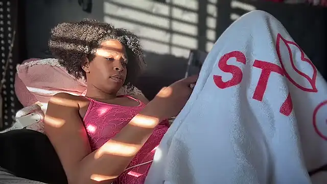 Cum2Charm's Webcam Show