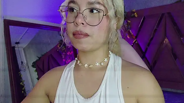 XXX chat uživo modela Haelycute