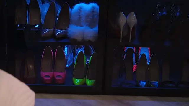 Rikka_Moore Chat XXX in diretta