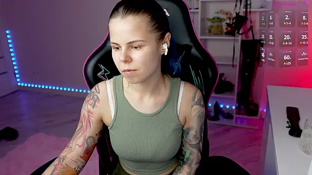 XXX chat uživo modela QueenAliceX