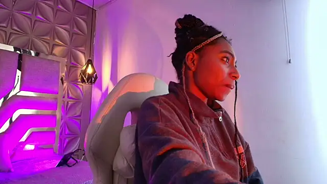 Queen_perla_ live XXX chat