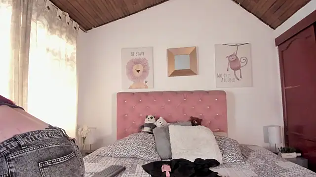 Show modela CelessteRedds na web-kameri