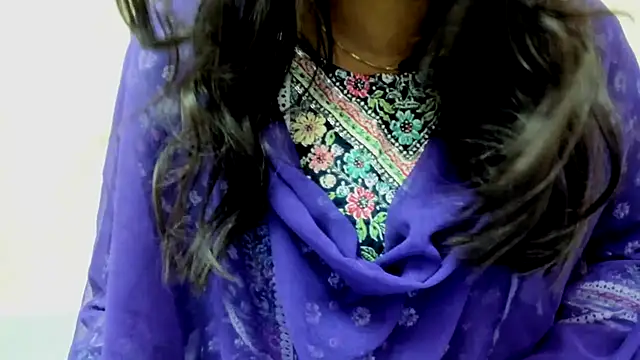 TheShyGirl_ élő XXX-chatje