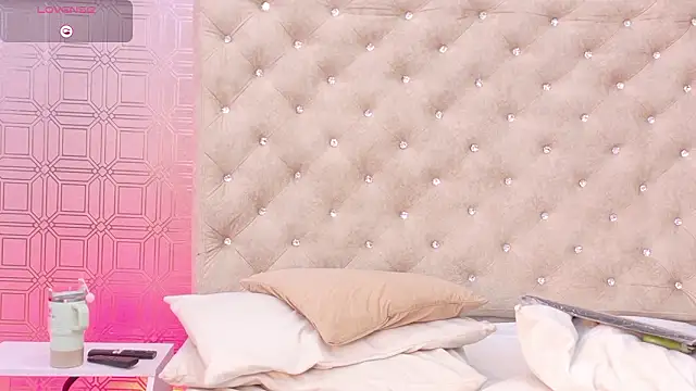 Sara_Desire live XXX chat