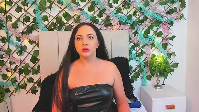 دردشة ScarletLevis الجنسية المباشرة