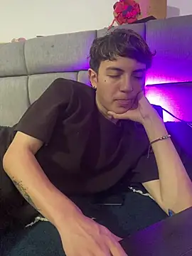 Živý XXX chat NaytonFreeman