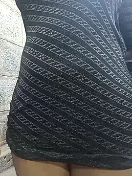 Too_fresh: διαδικτυακό σόου στην κάμερα