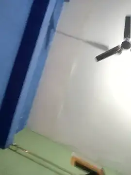 bitch-horny webkamerás műsora