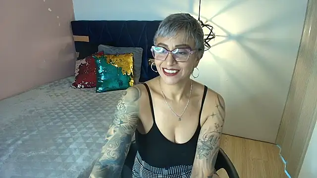 Charlotte__Gray Adlı Modelin Canlı XXX Sohbeti