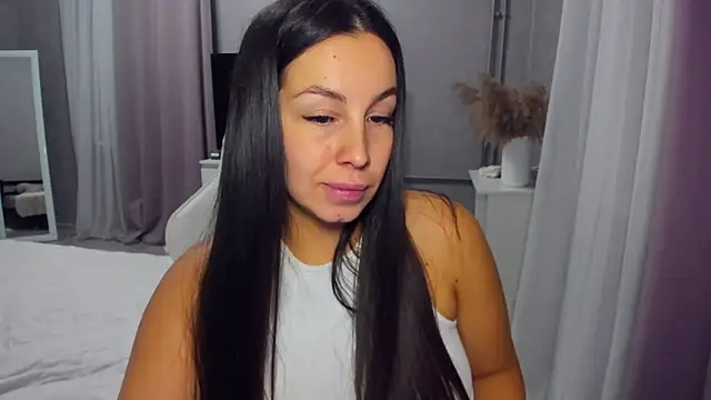 AvisFlowers Adlı Modelin Canlı XXX Sohbeti