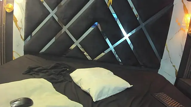 EvaaCooper: онлайн-секс-чат