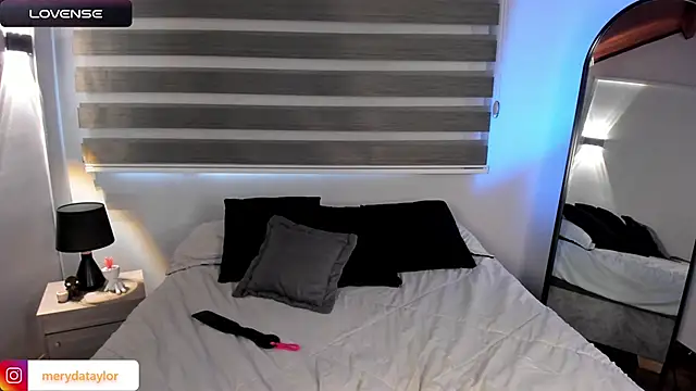 MERIDA_TAYLOR élő XXX-chatje