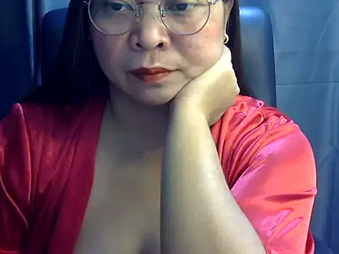 LiL_Annexx: διαδικτυακό σόου στην κάμερα