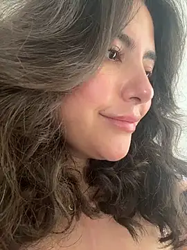 sukhakunis1's Live XXX Chat