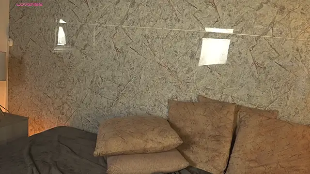 alison222_'s Live XXX Chat