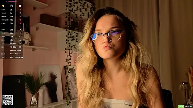 JulieLupo's Live XXX Chat