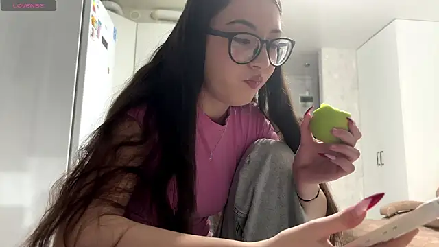 دردشة ZyntraLoom الجنسية المباشرة