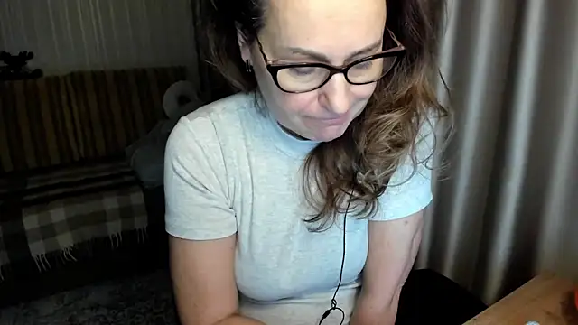 Chat +18 de lauraoven ao vivo