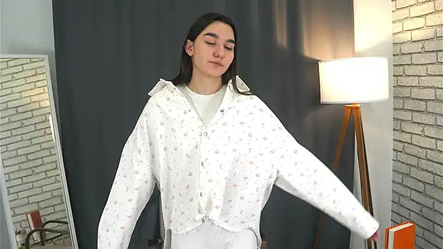 Онлайн чат XXX HermilaClap