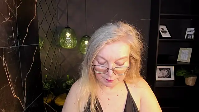 Chat +18 de NataliMellow ao vivo