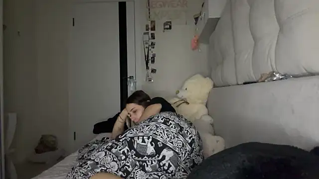 AriaMeire 现场XXX聊天