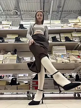 KittyQueeny: διαδικτυακό σόου στην κάμερα