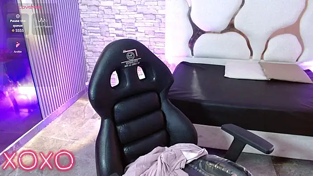 Mavis_tay: διαδικτυακό σόου στην κάμερα