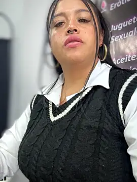 -Mia1: διαδικτυακό σόου στην κάμερα