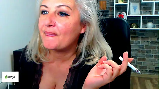 Chat +18 de angel_devil_milf ao vivo