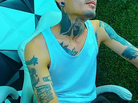 Boy_tatto77: онлайн-секс-чат