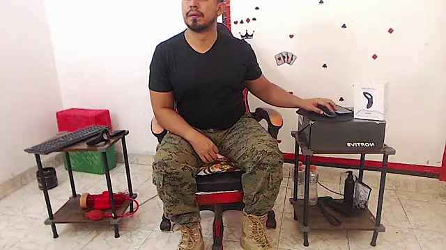 Živý XXX chat KalethBigDick