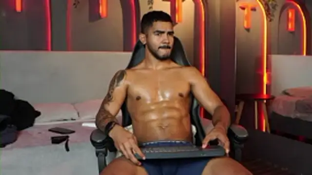 Reik_Vonn: онлайн-секс-чат