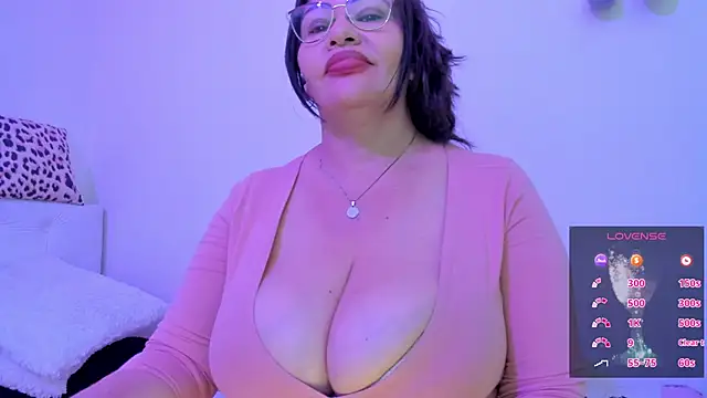 esmeralda_milf: онлайн-секс-чат