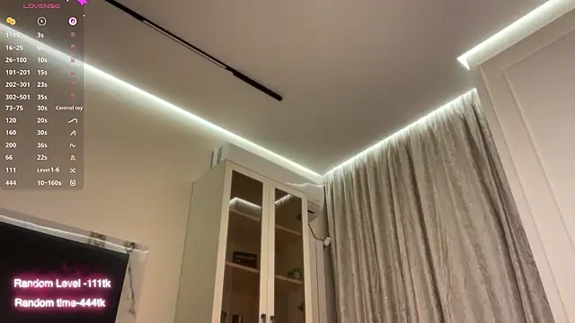 areuinme's Live XXX Chat