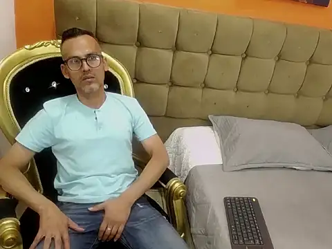 Oswalldo__ Adlı Modelin Canlı XXX Sohbeti