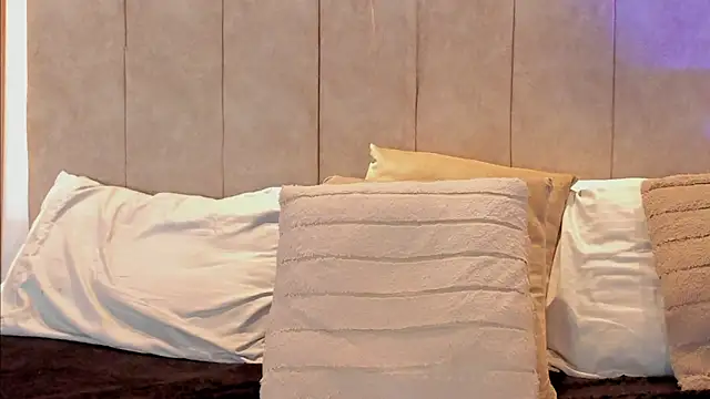 Lauraa_saenz11 Adlı Modelin Canlı XXX Sohbeti