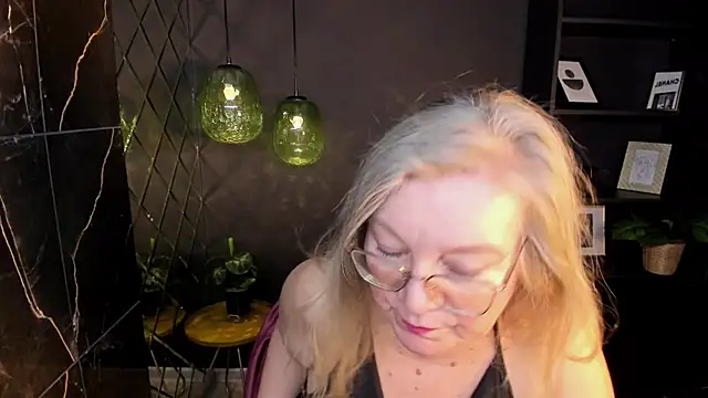 Chat +18 de NataliMellow ao vivo