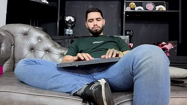 matteosantos: онлайн-секс-чат