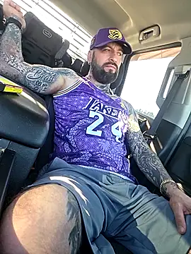 Beardedtattood 网络视讯表演