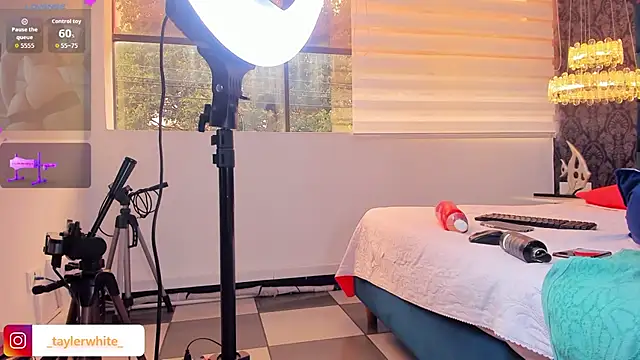 TaylerWhite 现场XXX聊天