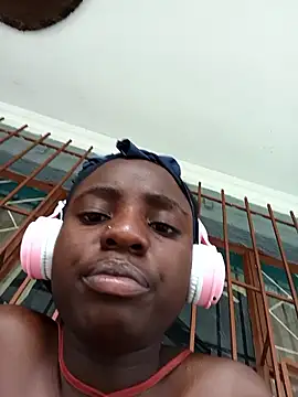 BlackPearl_19: διαδικτυακό σόου στην κάμερα