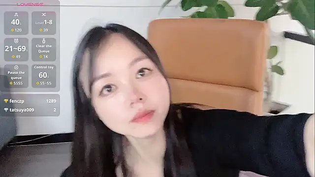 Yuer-77 élő XXX-chatje