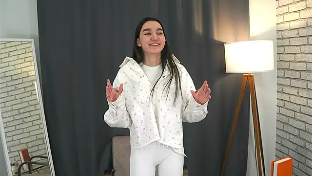 XXX chat uživo modela HermilaClap