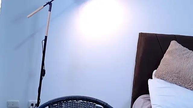 Genesis_Montenegro_OA: απευθείας συνομιλία ΧΧΧ